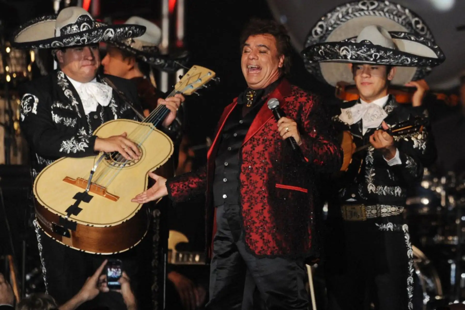 El cantante Juan Gabriel actúa durante el evento Persona del Año 2009 en honor a Juan Gabriel, en Las Vegas, Nevada, el 4 de noviembre de 2009. Foto: AFP