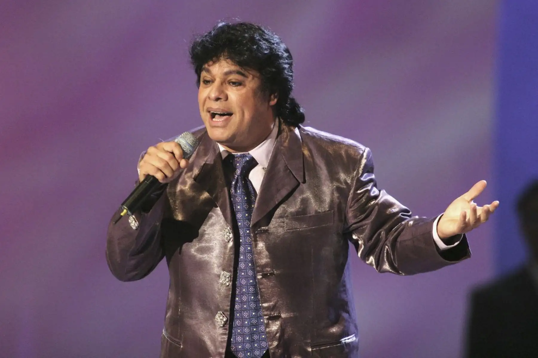 Juan Gabriel se presenta en los Latin Music Fan Awards "el Premio de la Gente 2003" en el Hotel Mandalay Bay el 16 de octubre de 2003 en Las Vegas, Nevada. Foto: AFP
