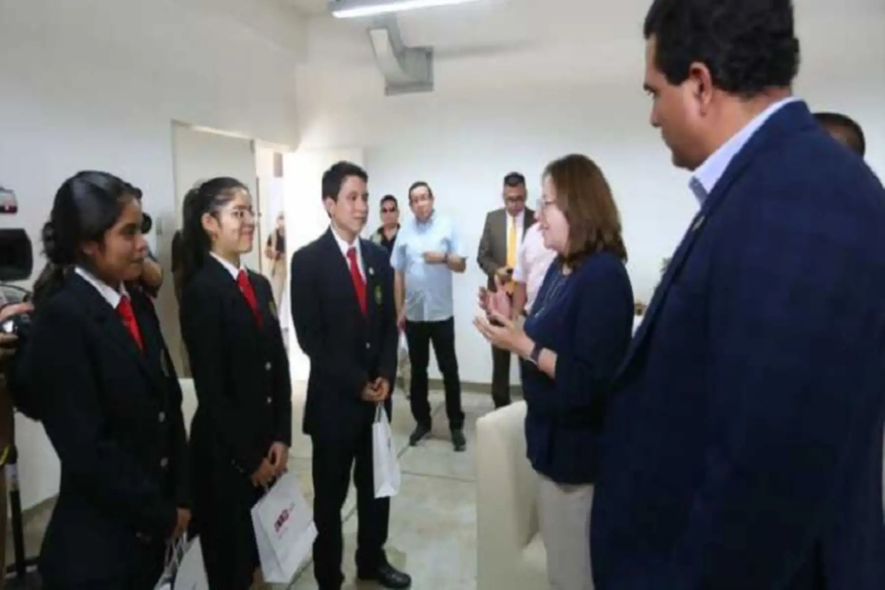 En los 25 COAR que hay en el país los estudiantes pueden aprender inglés o francés. El chino mandarín solo se enseña en el COAR Piura en un curso de dos horas semanales.