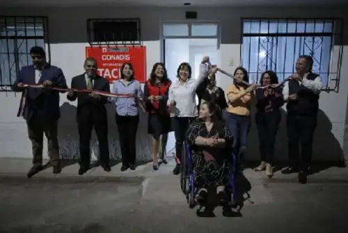 La titular del Mimp también saludó el enorme esfuerzo de dos jóvenes residentes en el Centro de Acogida Residencial (CAR) Santo Domingo de Savio en Tacna, quienes lograron ingresar a la universidad en un claro ejemplo de superación.