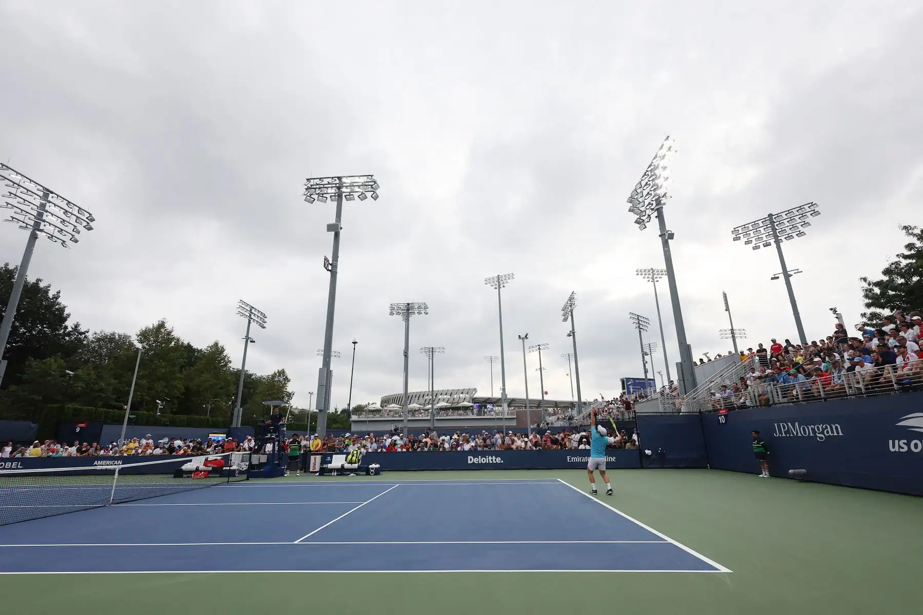 Miomir Kecmanovic de Serbia sirve contra Juan Pablo Varillas de Perú durante su partido de primera ronda de individuales masculinos el primer día del Abierto de EE. UU. 2023 en el Centro Nacional de Tenis Billie Jean King de la USTA el 28 de agosto de 2023 en el barrio de Flushing del distrito Queens de New Ciudad de York.
Foto: AFP