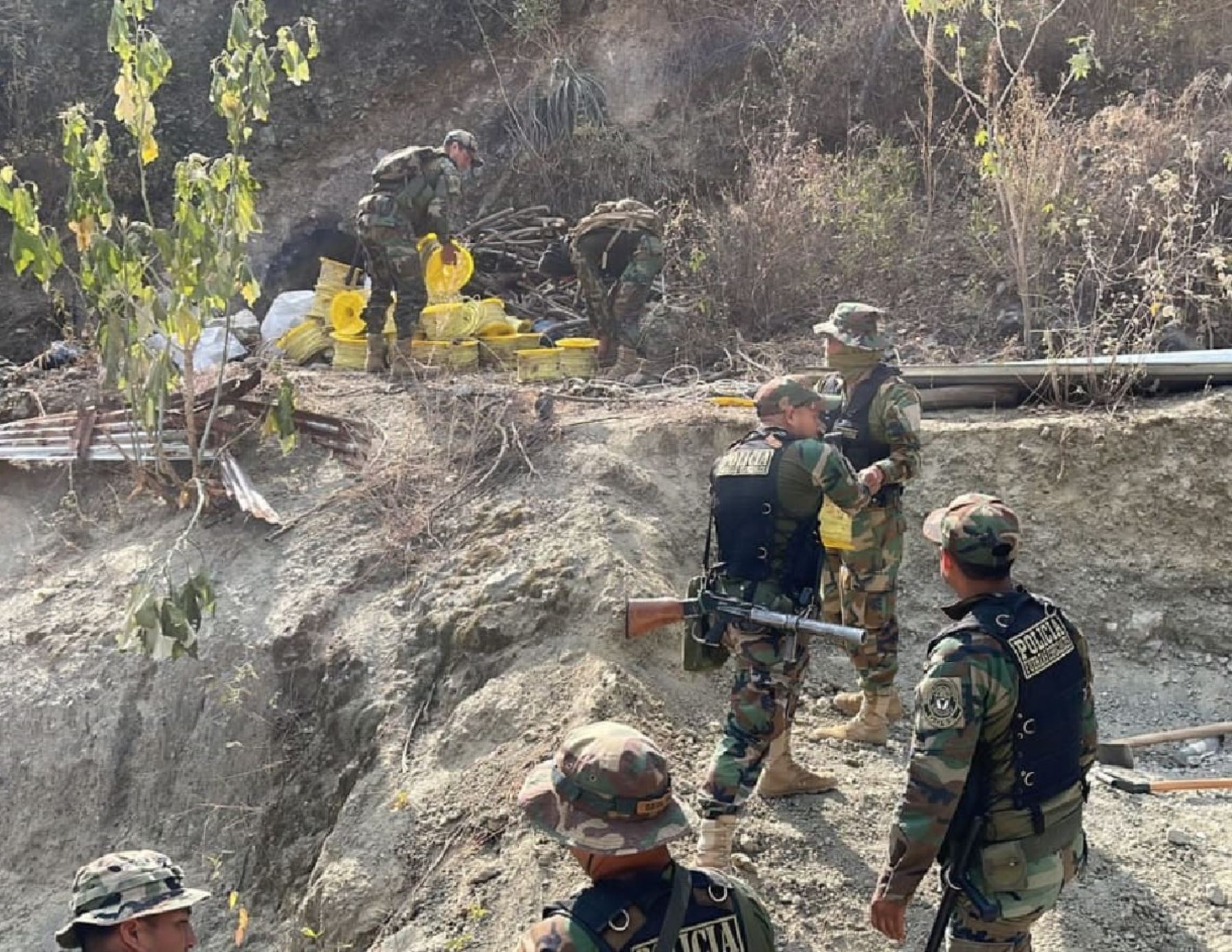 Policía Nacional de La Libertad incauta y destruye más de S/ 1.3 millones en equipos e insumos usados por la minería ilegal en la provincia de Pataz. Foto: ANDINA/difusión.