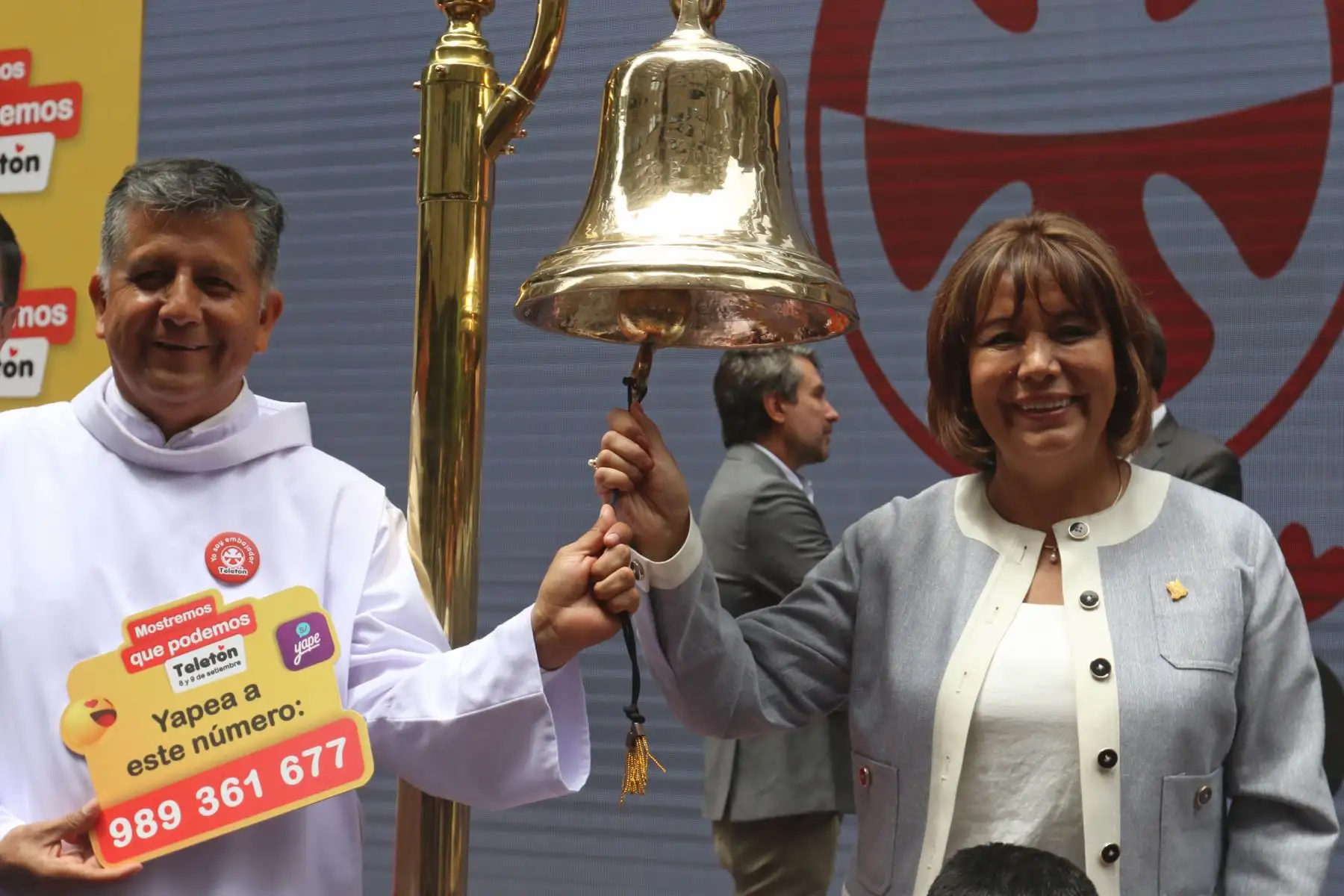 Fundación Teletón y la Bolsa de Valores de Lima participan del Campanazo Teletón 2023,con la presencia de la ministra de la Mujer, Nancy Tolentino y el Padre Isidro Vásquez.
FOTO:ANDINA/Héctor Vinces.