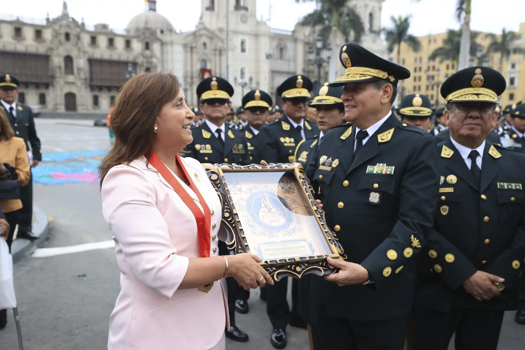 La presidenta Dina Boluarte participa en el homenaje en honor a Santa Rosa de Lima, en el frontis de Palacio de Gobierno. Foto:Prensa Presidencia
