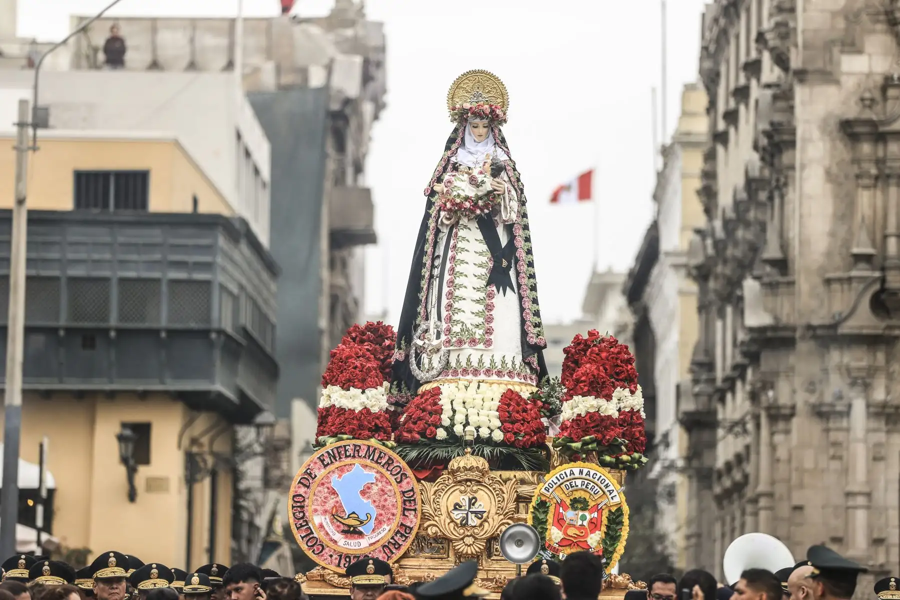 La presidenta Dina Boluarte participa en el homenaje en honor a Santa Rosa de Lima, en el frontis de Palacio de Gobierno. Foto:Prensa Presidencia