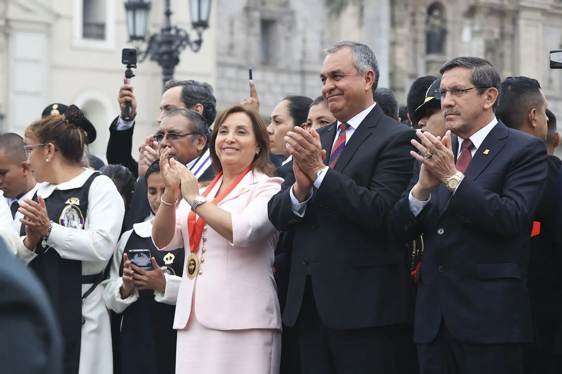 La presidenta Dina Boluarte participa en el homenaje en honor a Santa Rosa de Lima, en el frontis de Palacio de Gobierno. Foto:Prensa Presidencia