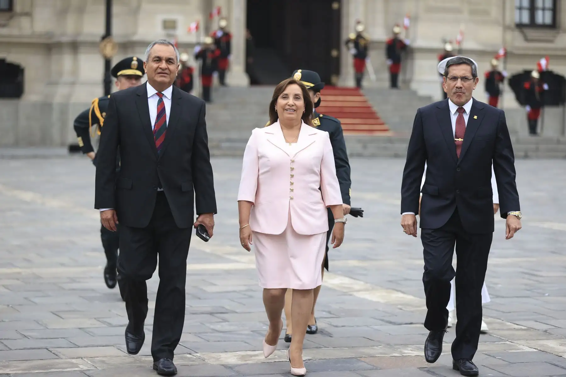 La presidenta Dina Boluarte participa en el homenaje en honor a Santa Rosa de Lima, en el frontis de Palacio de Gobierno. Foto:Prensa Presidencia