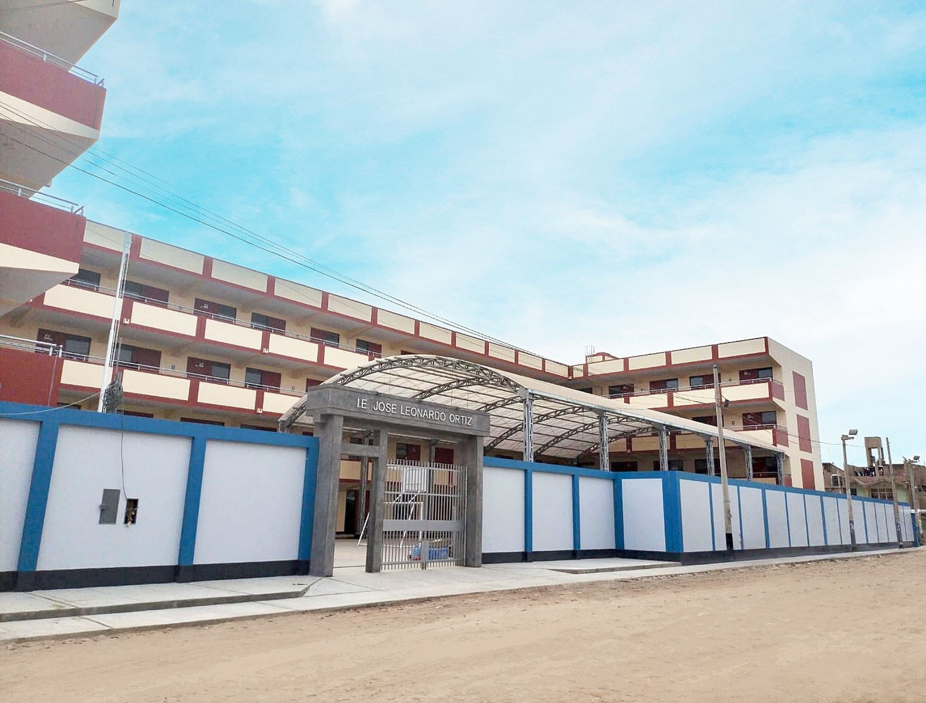 Tres nuevos colegios, cuyas infraestructuras anteriores resultaron dañadas por el Fenómeno El Niño costero de 2017, fueron inaugurados en Lambayeque.