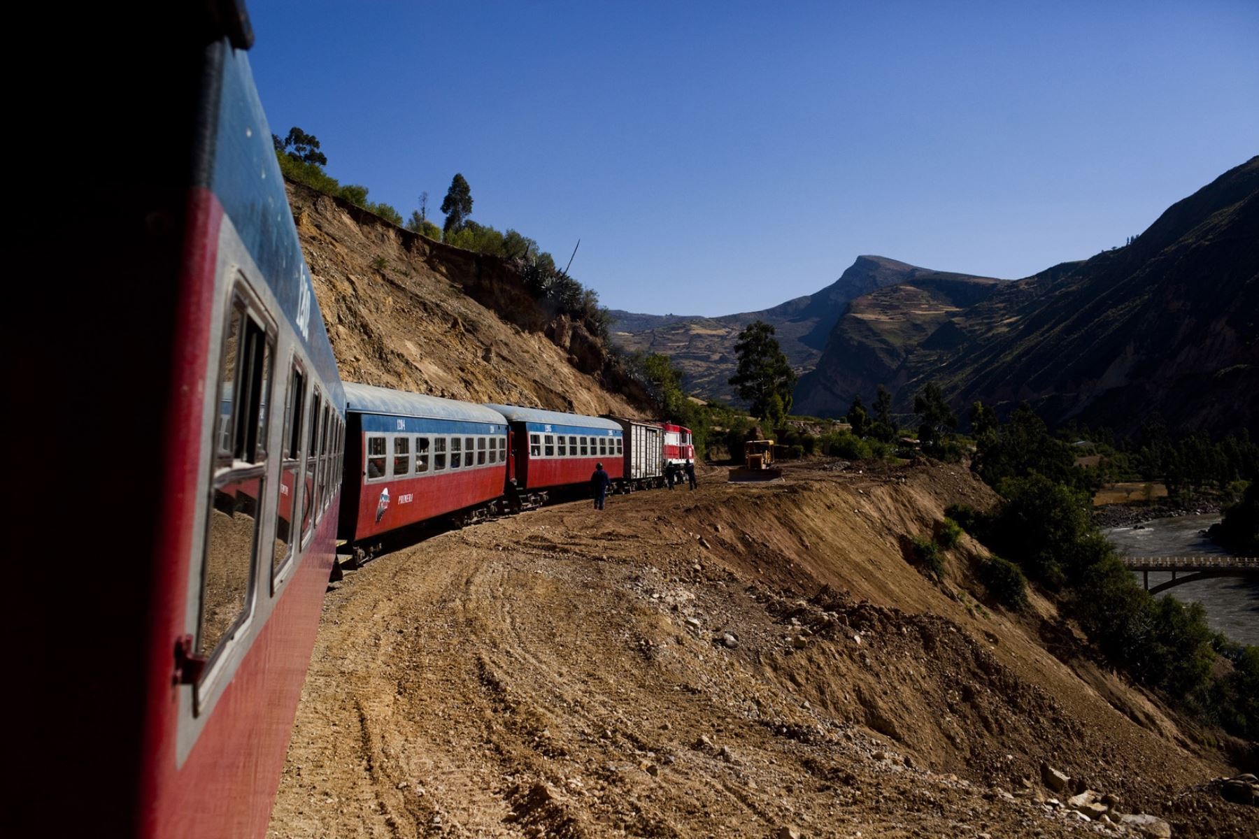 Vista del recorrido del famoso "tren macho" que une las ciudades de Huancayo y Huancavelica. Foto: Cortesía.