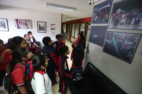 Visita guiada a los alumnos del colegio San José de Cluny de San Martín de Porres a las instalaciones del diario oficial El Peruano Foto: ANDINA/Ricardo Cuba
