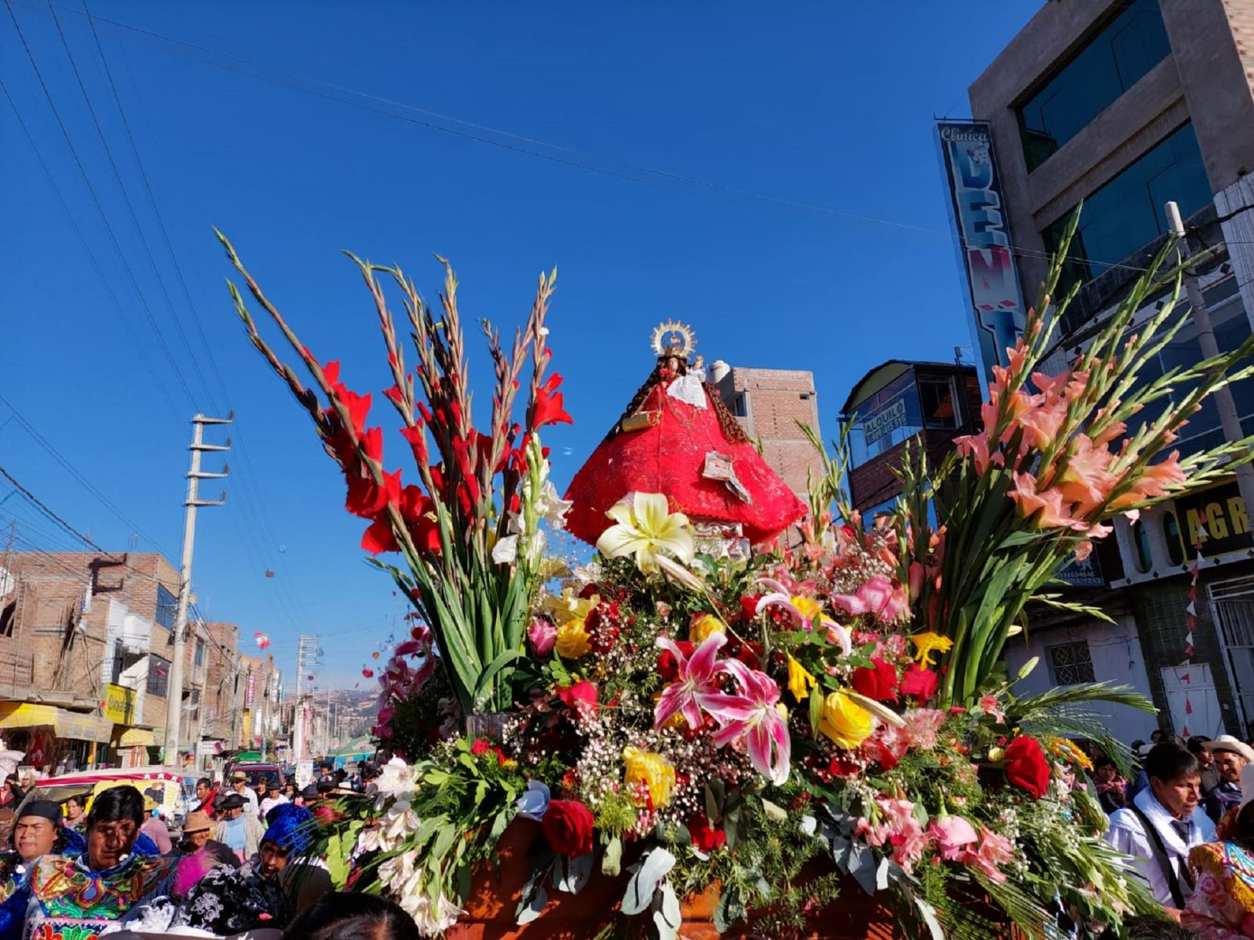 El distrito de Sapallanga, ubicado en la provincia de Huancayo, inicia los actos religiosos por la festividad de la Virgen de Cocharcas, una de las mayores fiestas tradicionales del Valle del Mantaro. Foto: Pedro Tinoco