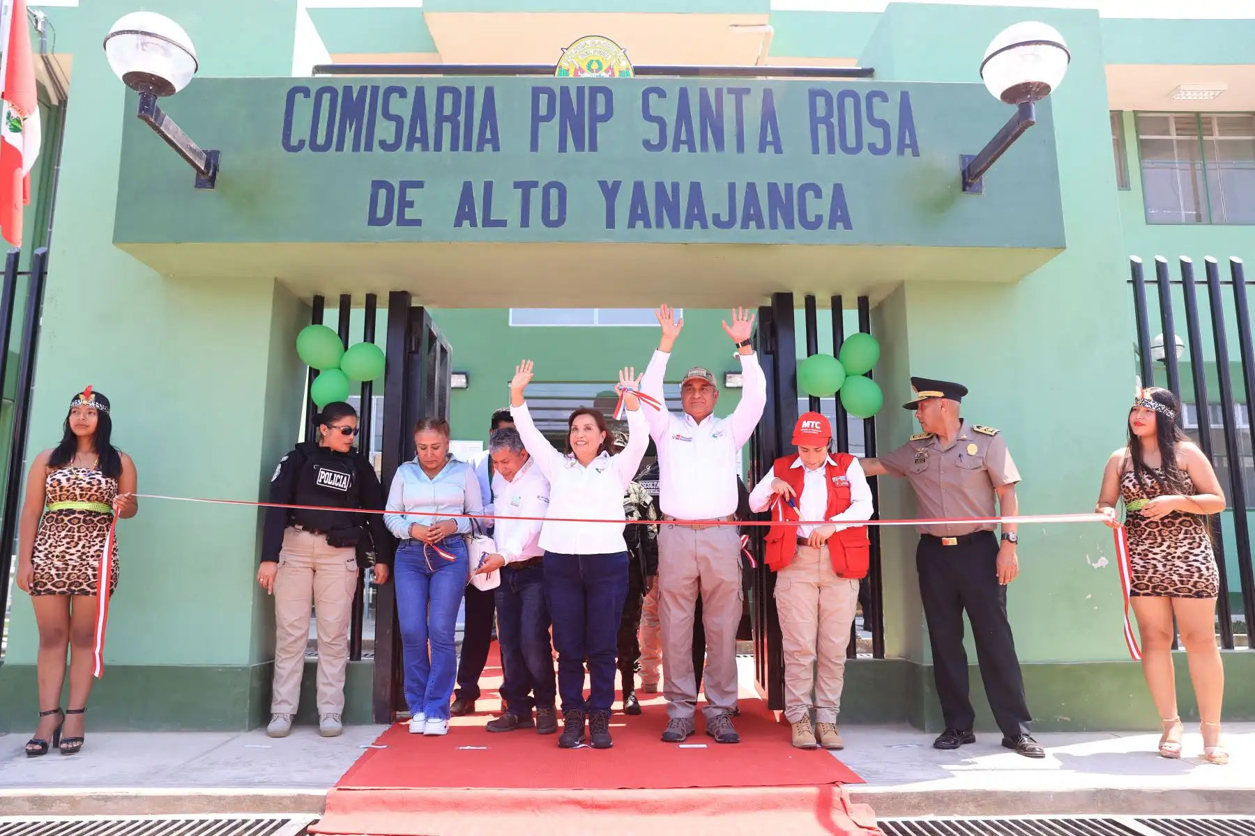 Presidenta Dina Boluarte inaugura la comisaría del distrito Santa Rosa de Alto Yanajanca, en la región Huánuco. Foto: ANDINA/prensa Presidencia