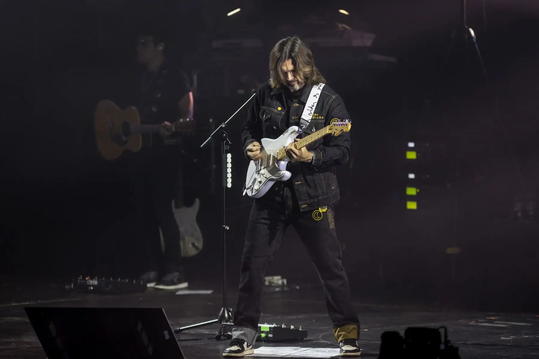 El cantante colombiano Juanes durante el concierto que ofrece en el festival Starlite el viernes por la noche en la localidad malagueña de Marbella. Foto: EFE