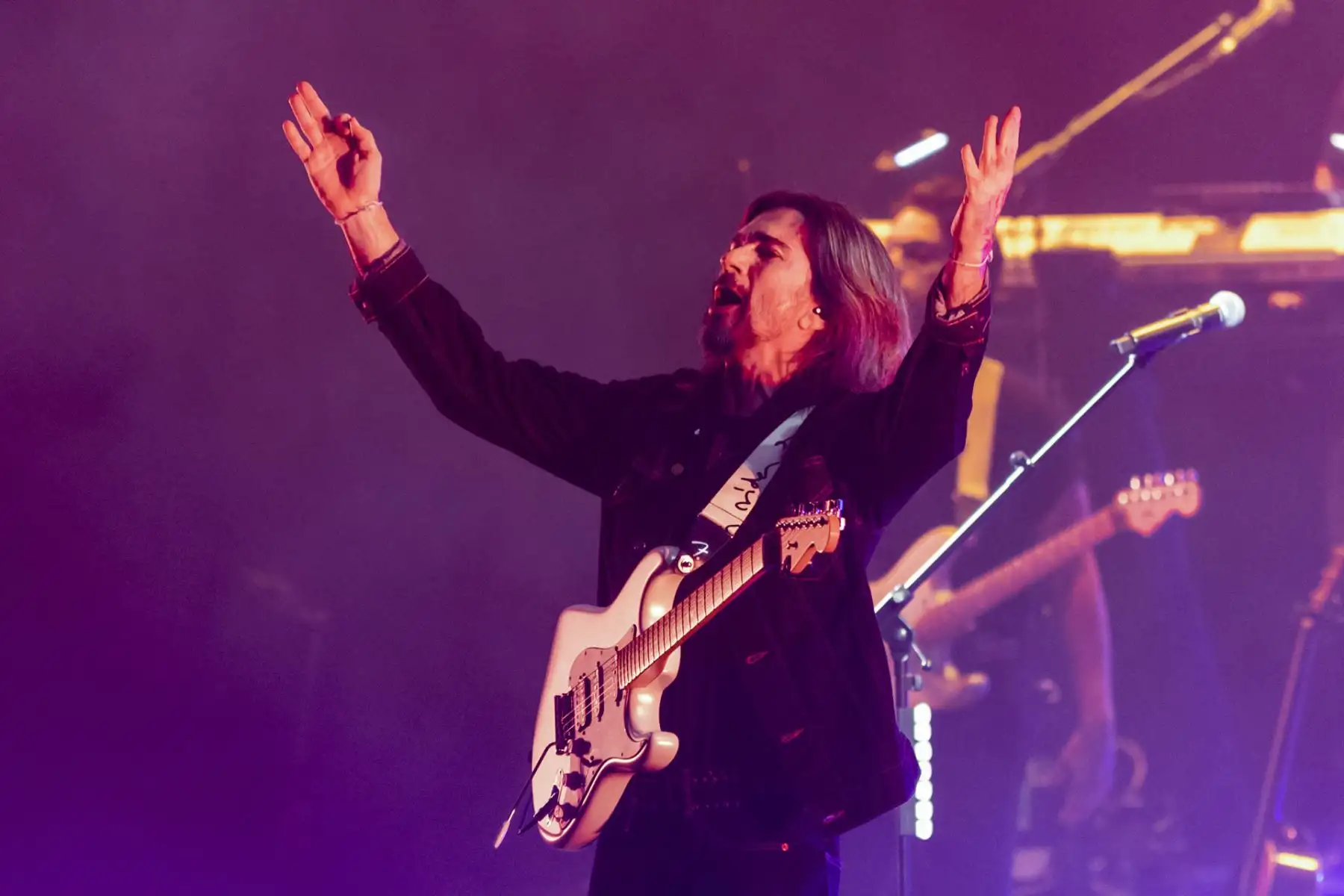 El artista colombiano Juanes ha arrancado este viernes en Marbella, España, con gran fuerza roquera y emoción la gira europea de "Vida cotidiana", su undécimo disco, que basa en el día a día y las relaciones y ha sido aclamado como "el mejor álbum de su carrera" por la revista Rolling Stone. Foto: EFE