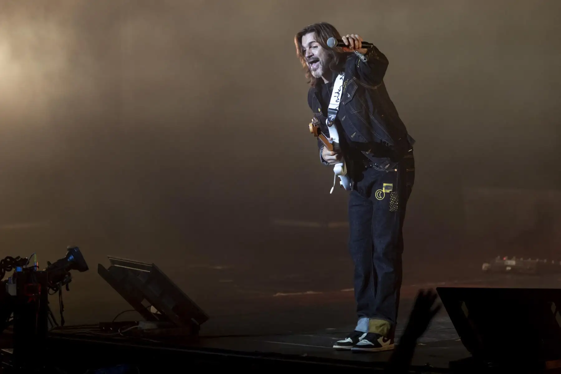 El cantante colombiano Juanes durante el concierto que ofrece en el festival Starlite el viernes por la noche en la localidad malagueña de Marbella. Foto: EFE