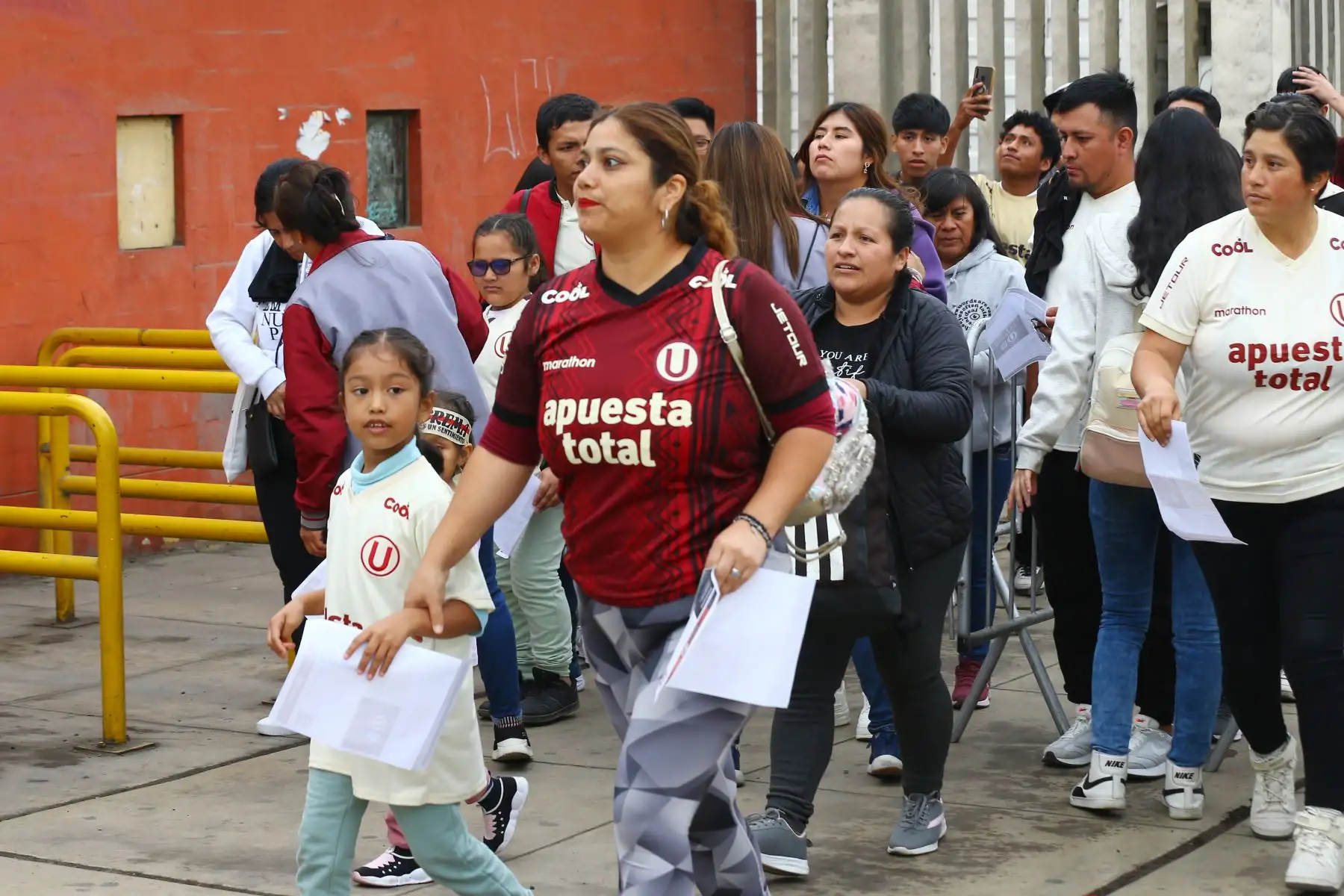 Imágenes previas al partidos entre Universitario de Deportes vs. Alianza Lima que se enfrentan por la final de la Liga Femenina Apuesta Total 2023 en el estadio Monumental de Ate.
Foto: ANDINA/Eddy Ramos