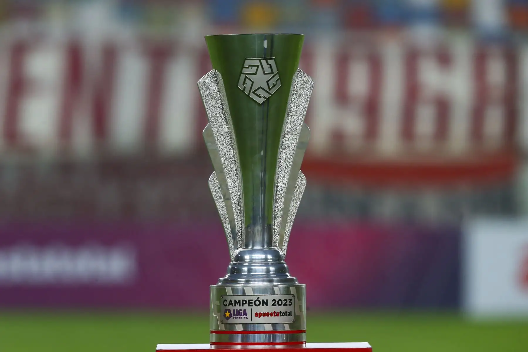 Universitario de Deportes vs. Alianza Lima se enfrentan por la final de la Liga Femenina Apuesta Total 2023. El clásico del futbol femenino se juega en el estadio Monumental de Ate, que tiene en ventaja a las íntimas blanquiazules al ganar 1-0 en el partido de ida.


Foto: ANDINA/Eddy Ramos