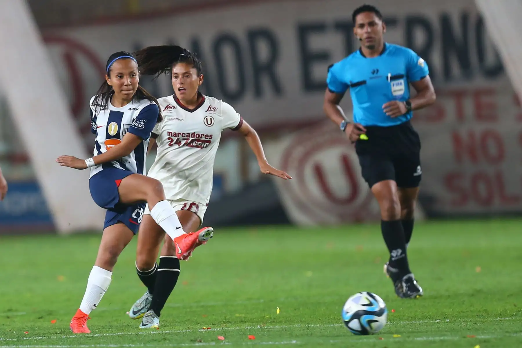 Universitario de Deportes es el campeón  de la Liga Femenina Apuesta Total 2023, tras vencer a Alianza Lima 2 a 0 en  el clásico del futbol femenino jugado en el estadio Monumental de Ate.
Foto: ANDINA/Eddy Ramos