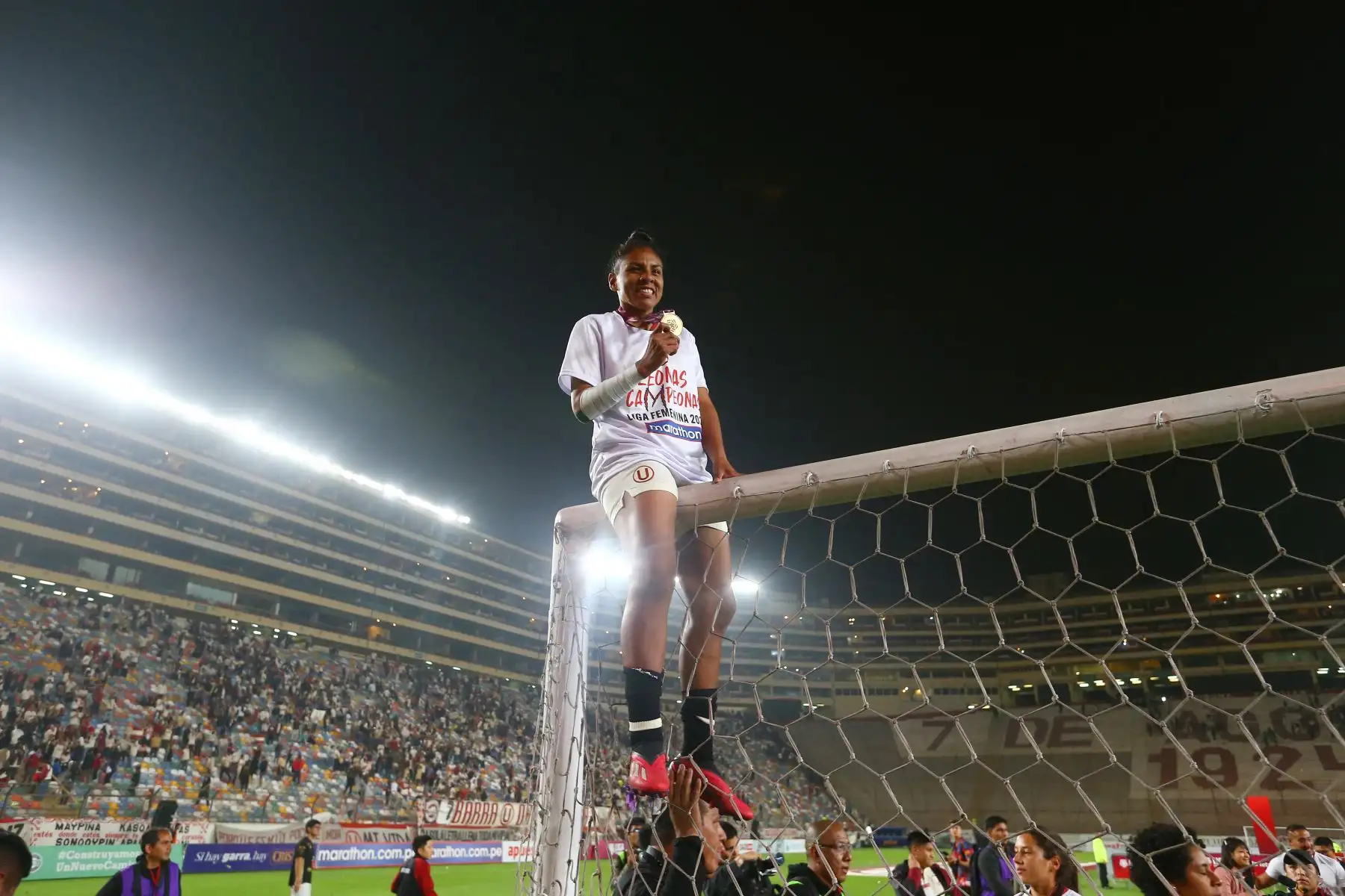 Universitario de Deportes es el campeón  de la Liga Femenina Apuesta Total 2023, tras vencer a Alianza Lima 2 a 0 en  el clásico del futbol femenino jugado en el estadio Monumental de Ate.
Foto: ANDINA/Eddy Ramos