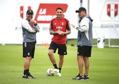 Paolo Guerrero entrenó con la ilusión de ganarle a Paraguay en Ciudad del Este