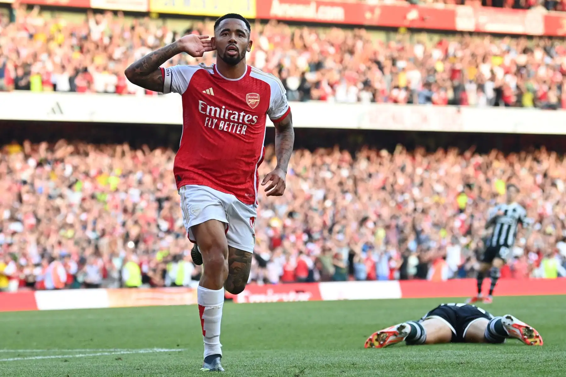 El delantero brasileño del Arsenal # 09 Gabriel Jesus celebra después de marcar su tercer gol durante el partido de fútbol de la Premier League inglesa entre Arsenal y Manchester United en el Emirates Stadium de Londres el 3 de septiembre de 2023.
Foto: AFP
