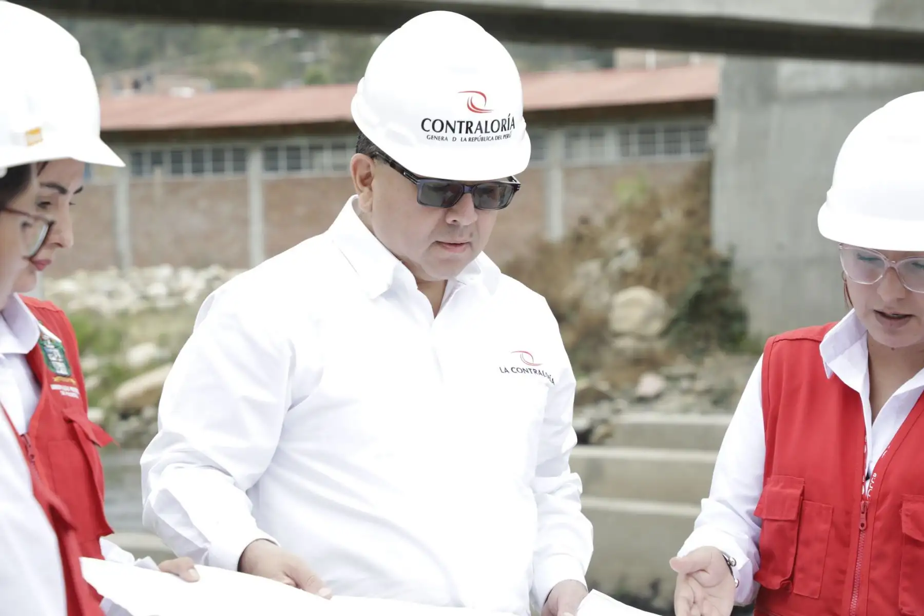 Contralor  Nelson Shack  visita la región Huánuco para supervisar la creación del servicio de movilidad rural del puente Auchi - Ushumayopampa en los distritos de Umari y Molino, Pachitea, Huanuco.
Foto: Contraloría