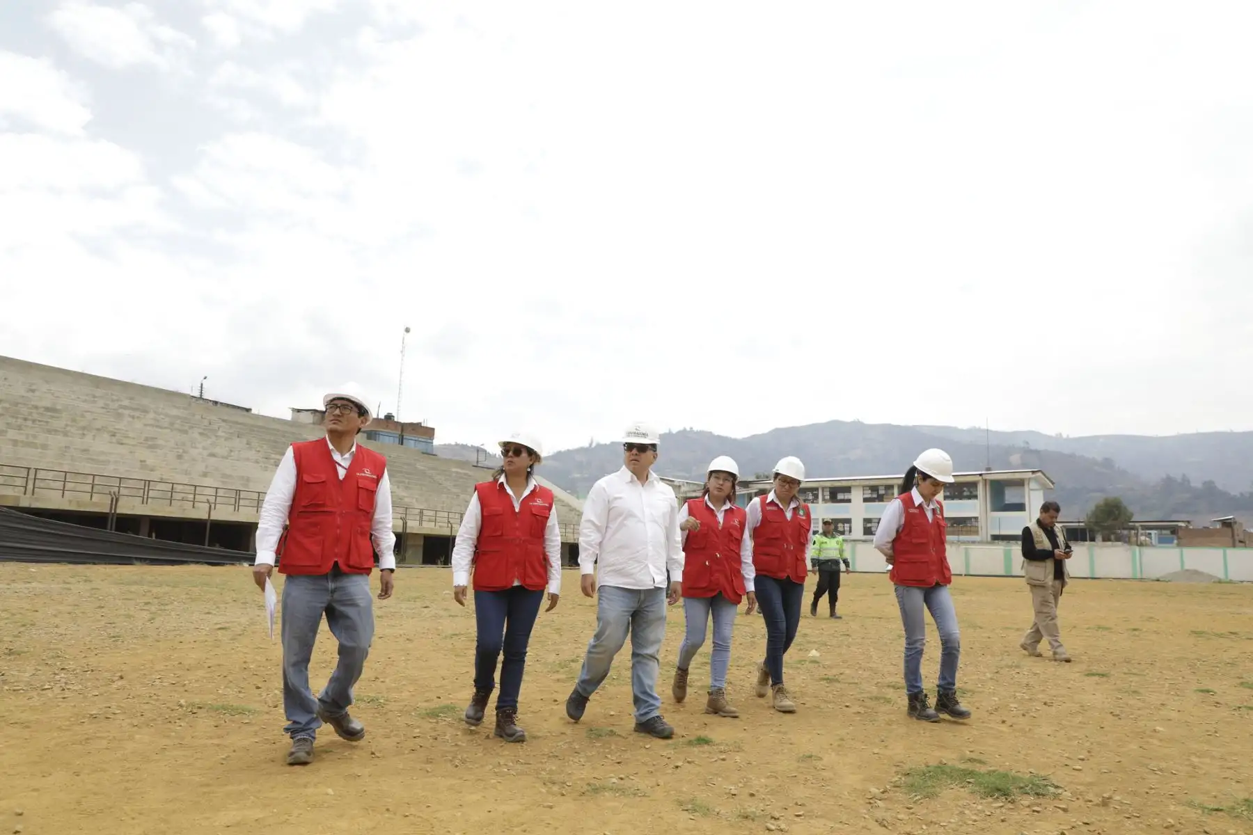 Contralor  de la República, Nelson Shack , realiza visita de supervisión del mejoramiento del estadio municipal de la ciudad de Panao - Pachitea, Huánuco.
Foto: Contraloría