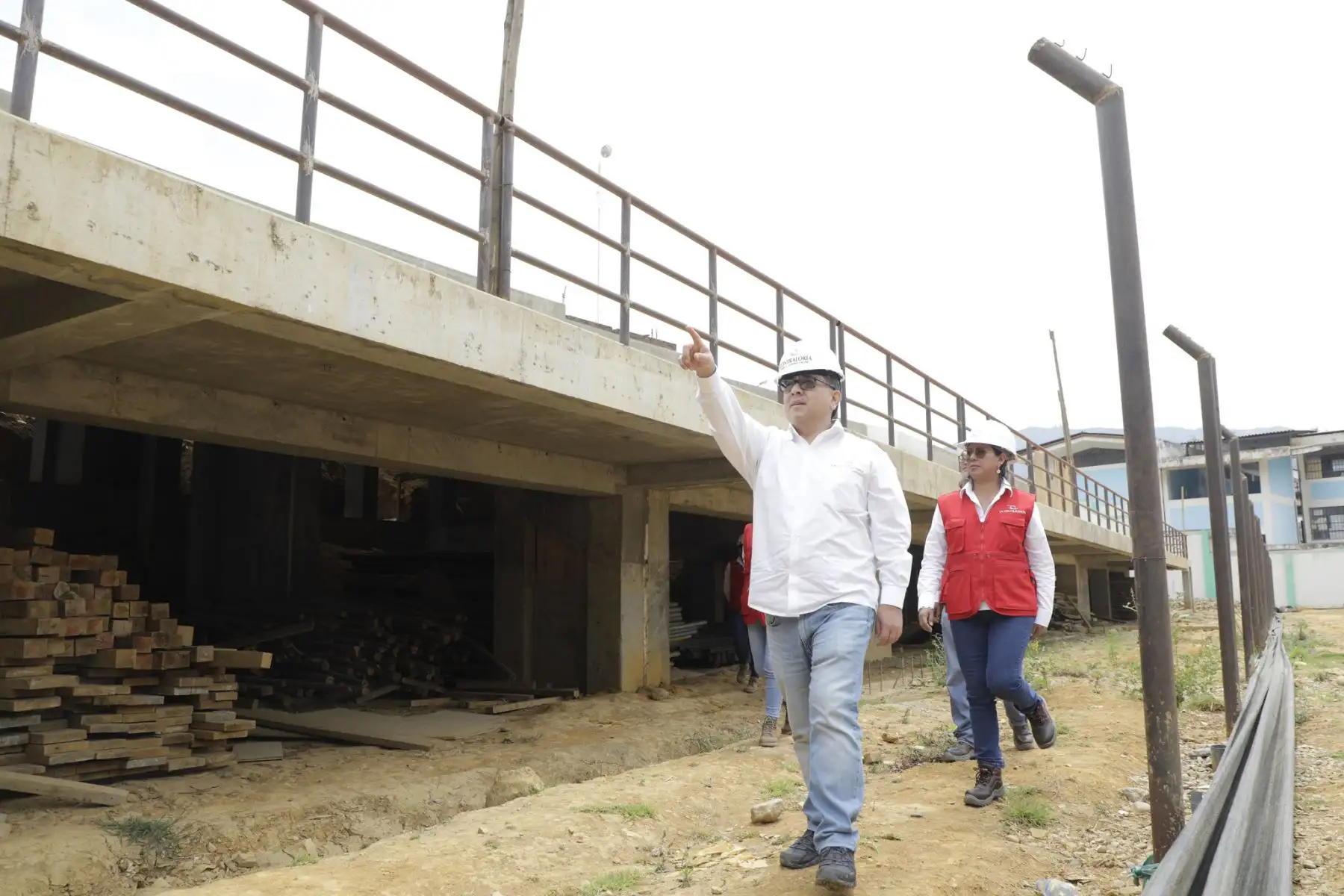 Contralor  de la República, Nelson Shack , realiza visita de supervisión del mejoramiento del estadio municipal de la ciudad de Panao - Pachitea, Huánuco.
Foto: Contraloría