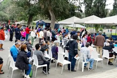 Vacunatorios continúan con gran afluencia de personas para recibir dosis bivalente. Foto: ANDINA/Difusión.