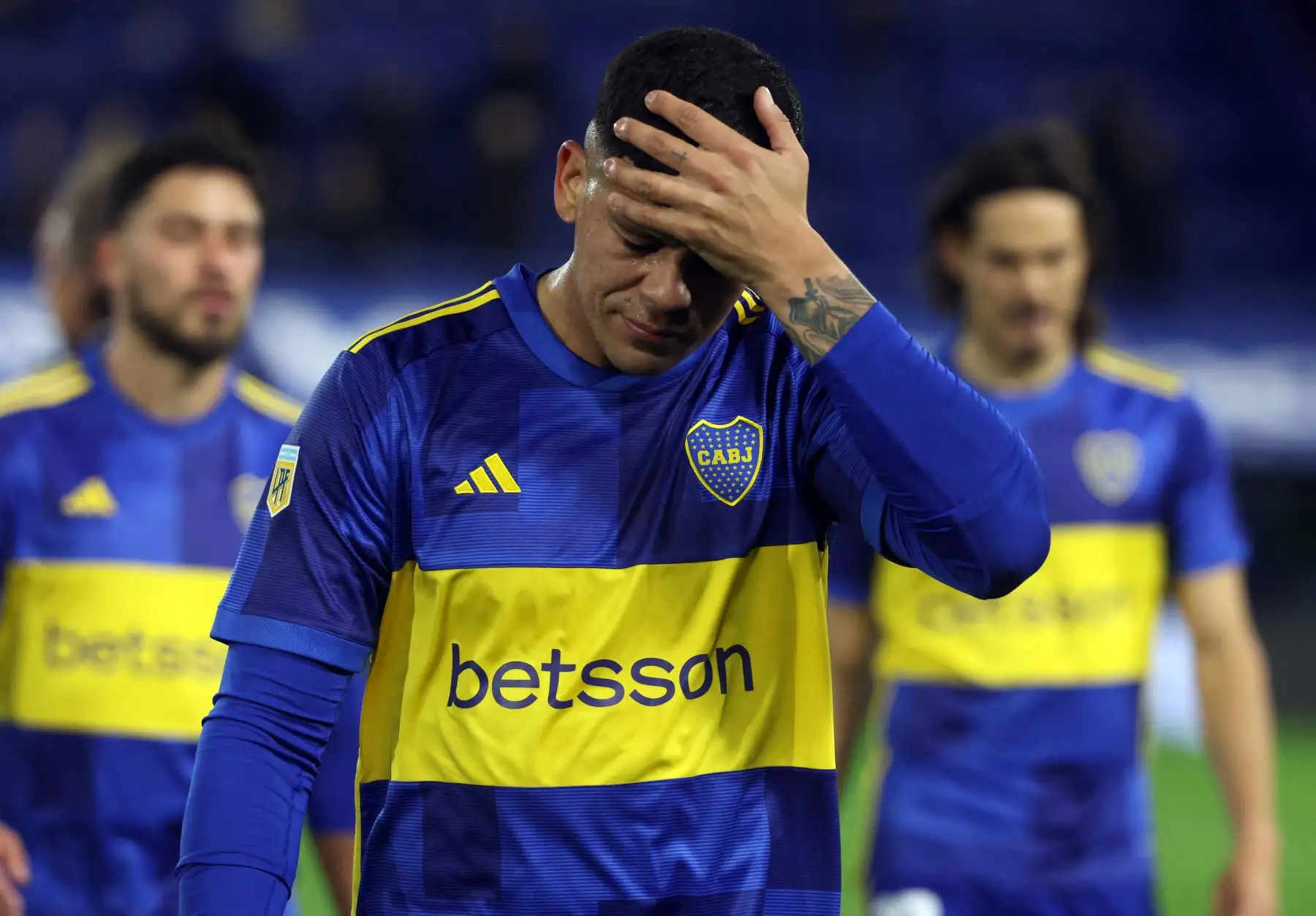 El defensor de Boca Juniors, Marcos Rojo, hace un gesto al salir del campo después de perder contra Tigre durante el partido de fútbol de la Copa de la Liga Profesional en el estadio La Bombonera de Buenos Aires.
Foto: AFP