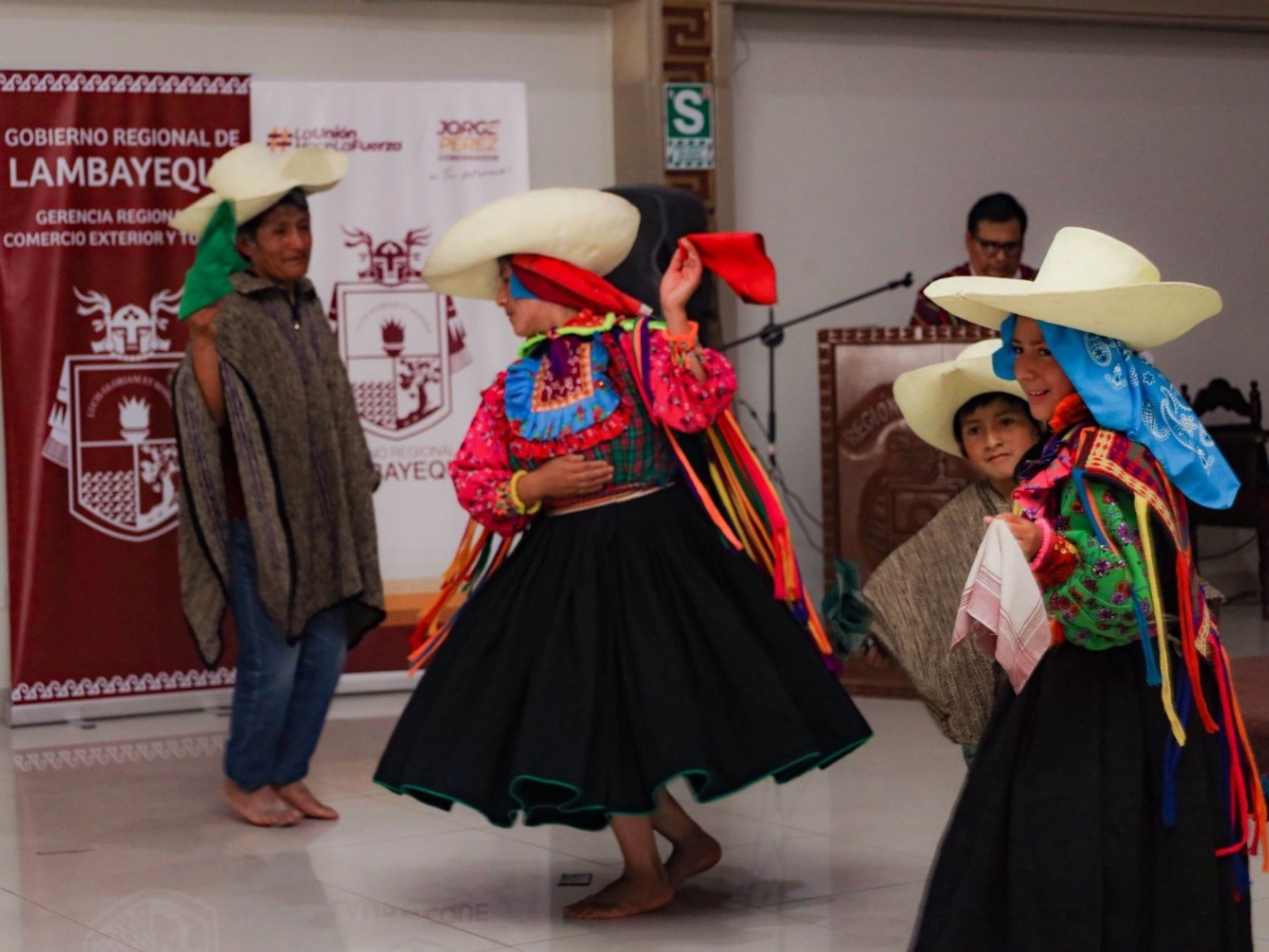 El distrito de Incahuasi, ubicado en la sierra de Lambayeque, se prepara para celebrar del 21 al 24 de setiembre el Festival Folclórico Takin 2023, que pone en valor las expresiones culturales de esta localidad. ANDINA/Difusión
