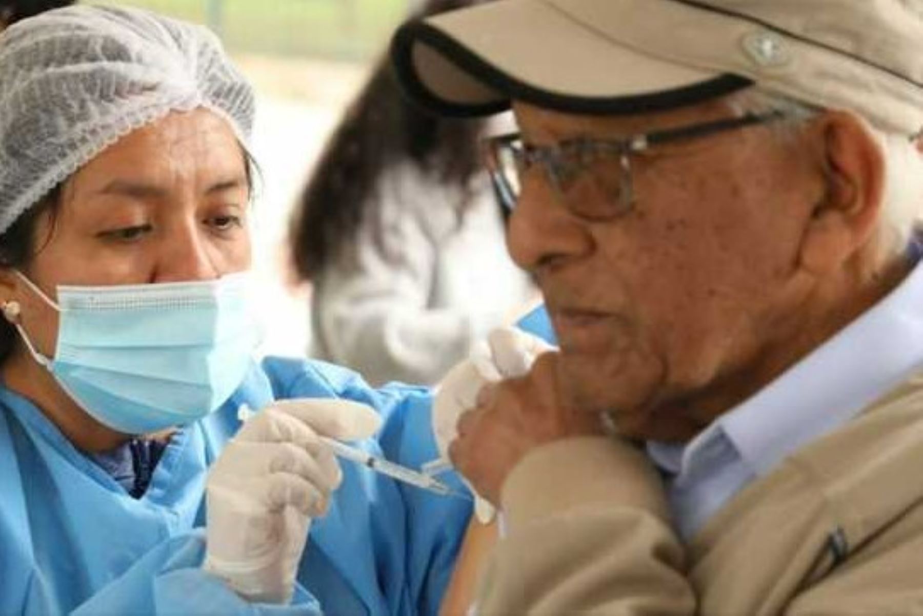 Ministro de Salud informó que hay un millón de personas del grupo vulnerable que requieren ser vacunadas para protegerse de casos graves o muerte por covid-19. Foto: Minsa