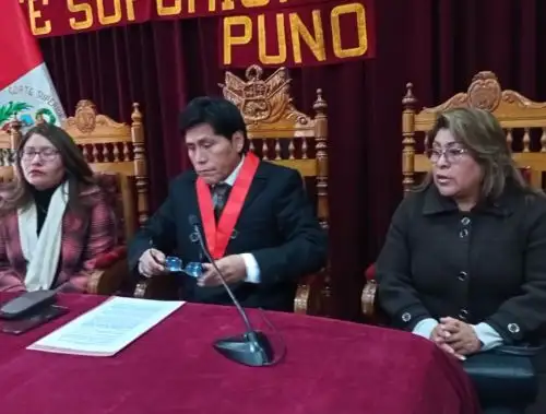El presidente de la Corte Superior de Puno, Juan Francisco Ticona, anunció que se abrirá un proceso de investigación al juez Richard Condori por presunta corrupción ante la liberación de dos acusadas por tráfico de 13 kilos de oro de origen ilegal.