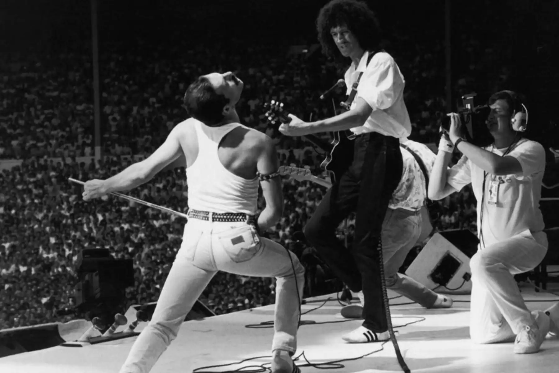 Freddie Mercury, la estrella de rock, que lideró Queen, durante el concierto del Live Aid. Foto: Internet Medios
