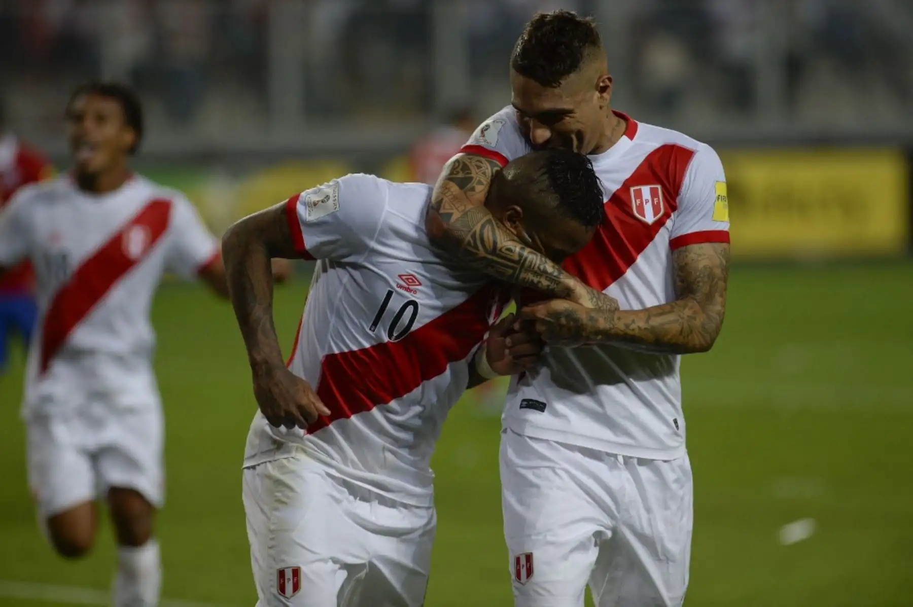 Paolo Guerrero y Jefferson Farfán se llevan los galardones en la selección peruana