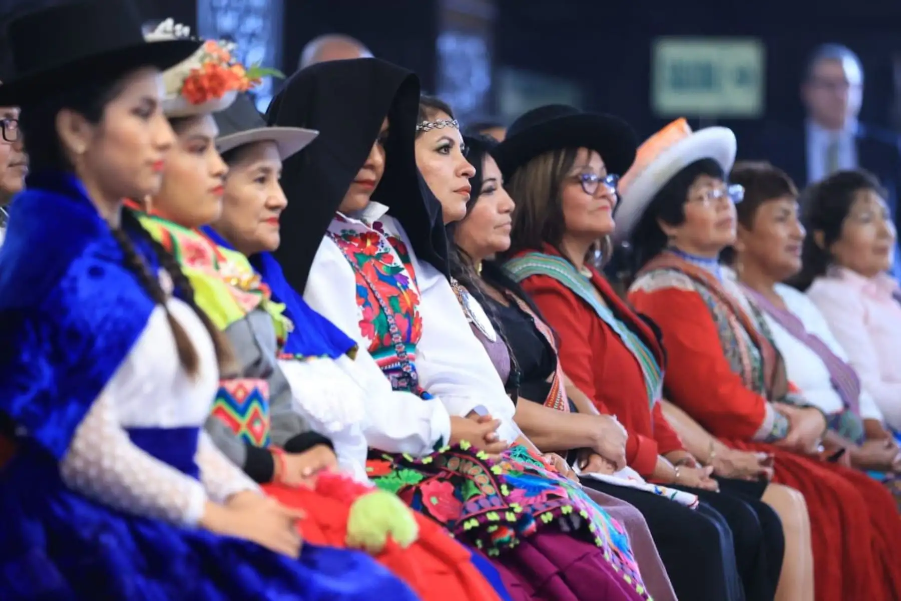 En el Día Internacional de la Mujer Indígena, la presidenta Dina Boluarte anunció que el próximo año se destinará más de 4 mil millones de soles para fortalecer los programas sociales que benefician a mujeres indígenas y a los más vulnerables. Foto: ANDINA/ Prensa Presidencia