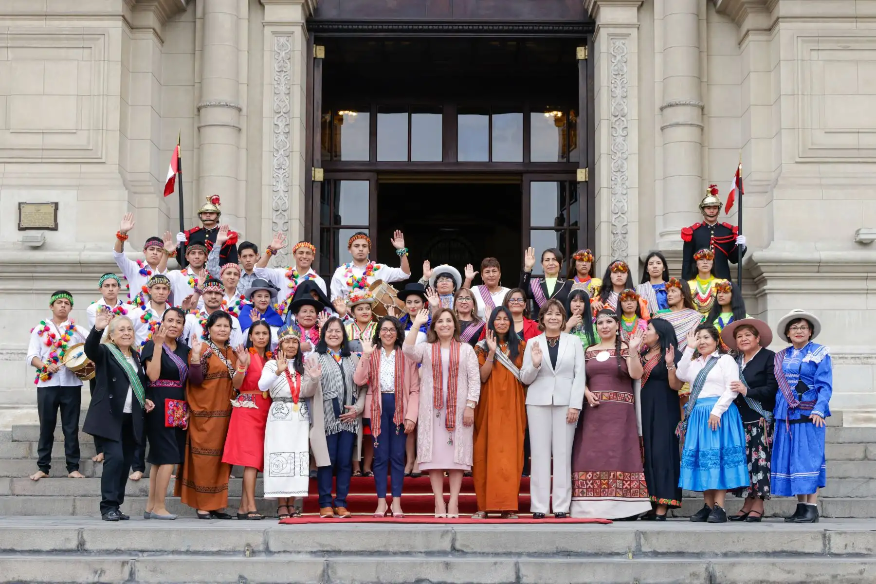 Presidenta de la república, Dina Ercilia Boluarte Zegarra, lideró la ceremonia por el Día Internacional de la Mujer Indígena.
Foto: ANDINA/Prensa Presidencia