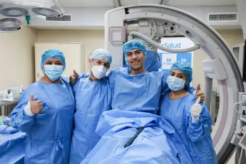 Jacob, luego dos meses de ser intervenido, retornó al hospital Almenara para ser evaluado y recibir el alta definitiva. Foto: EsSalud