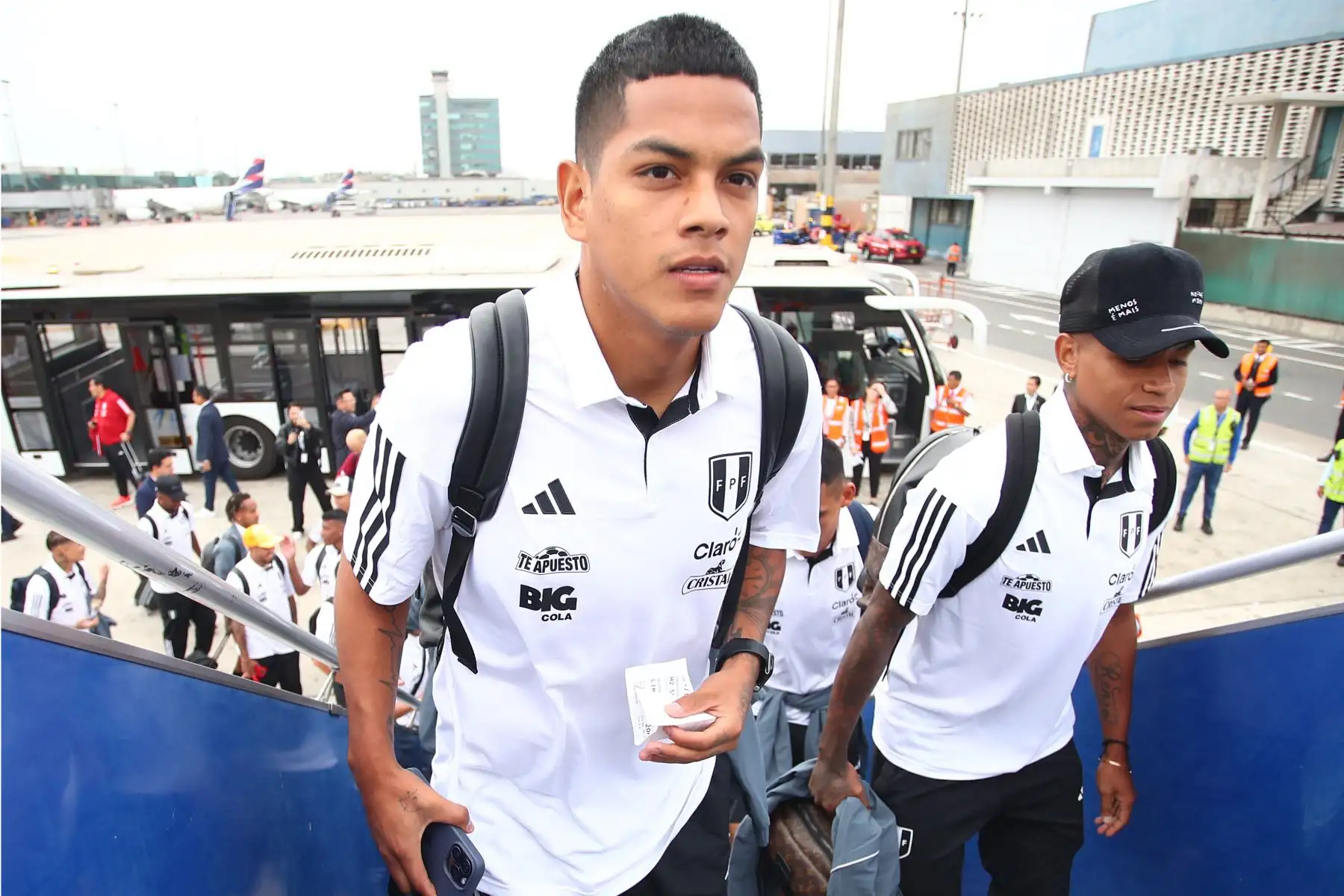 La Selección Peruana viajó rumbo a la Ciudad del Este, donde el jueves 7 de setiembre enfrentará a Paraguay por la primera fecha de las Eliminatorias al Mundial 2026. Foto:ANDINA/ Selección de Perú