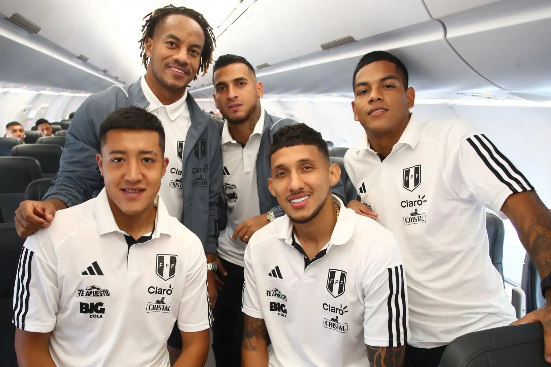 La Selección Peruana viajó rumbo a la Ciudad del Este, donde el jueves 7 de setiembre enfrentará a Paraguay por la primera fecha de las Eliminatorias al Mundial 2026. Foto:ANDINA/ Selección de Perú