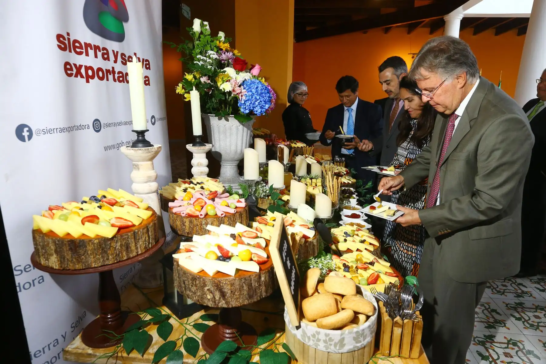 Embajador de Brasil en Perú, Clemente Baena Soares  participa en el  reconocimiento a los pequeños y medianos productores queseros artesanales de nuestro país que formaron parte del concurso internacional “Expo Queijo Brasil 2023” .
Foto: ANDINA/ Eddy Ramos