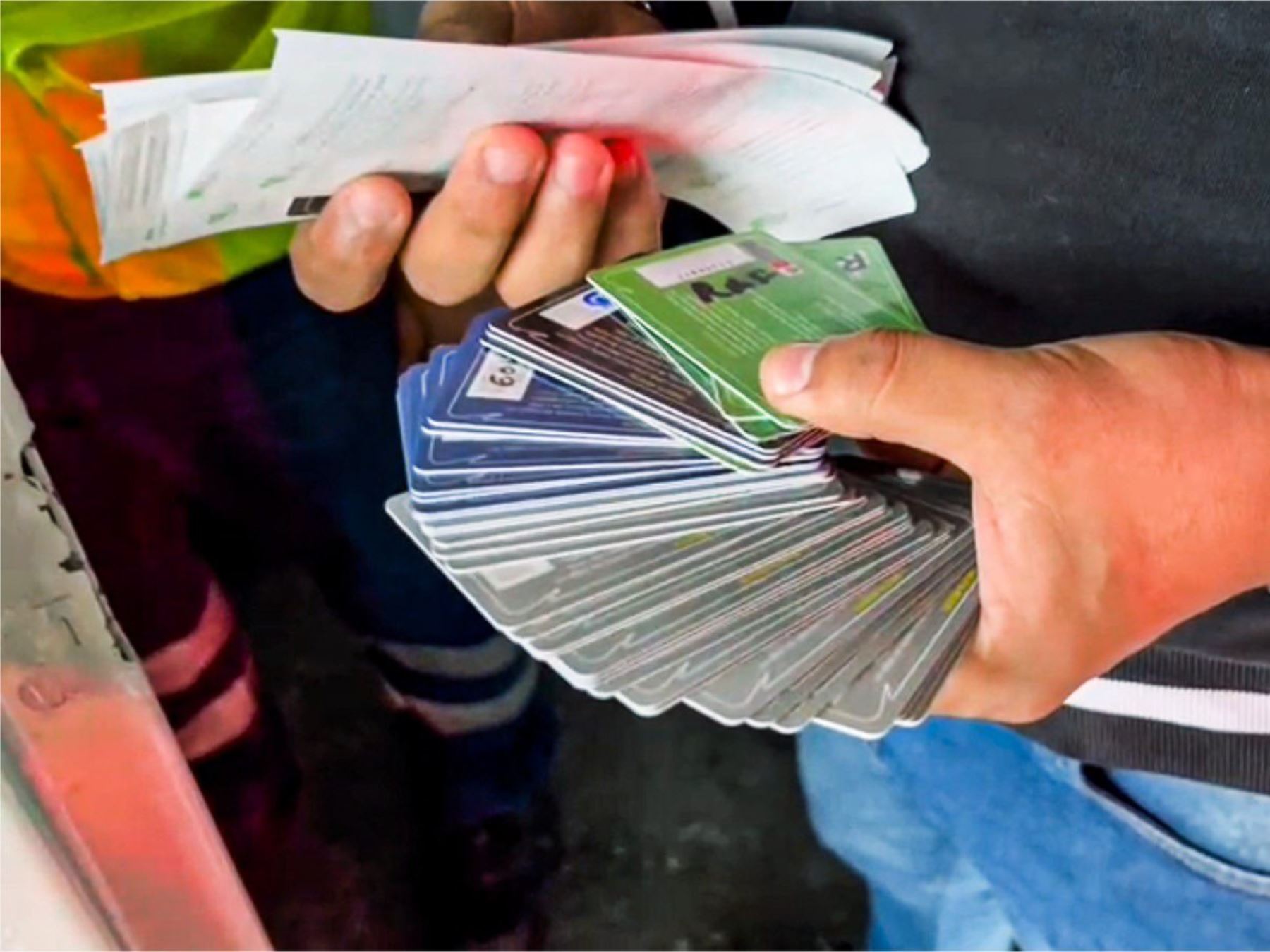50 fiscales especializados en ciberdelincuencia se han desplazo en 26 estaciones del Metro de Lima para detener a ciudadanos presuntamente dedicados al uso de tarjetas adulteradas. Foto: Ministerio Público