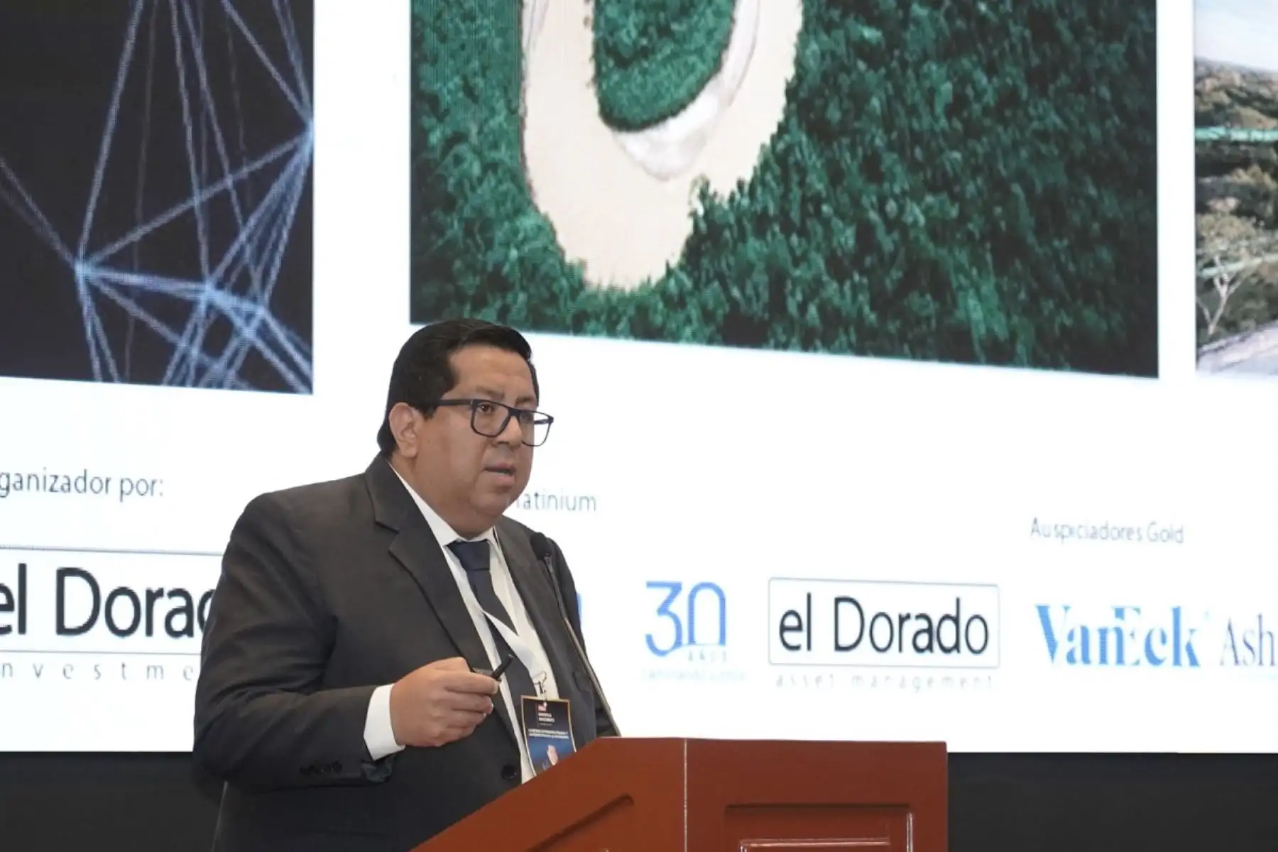 El titular del MEF participó en conferencia sobre la reforma de pensiones y sus perspectivas.