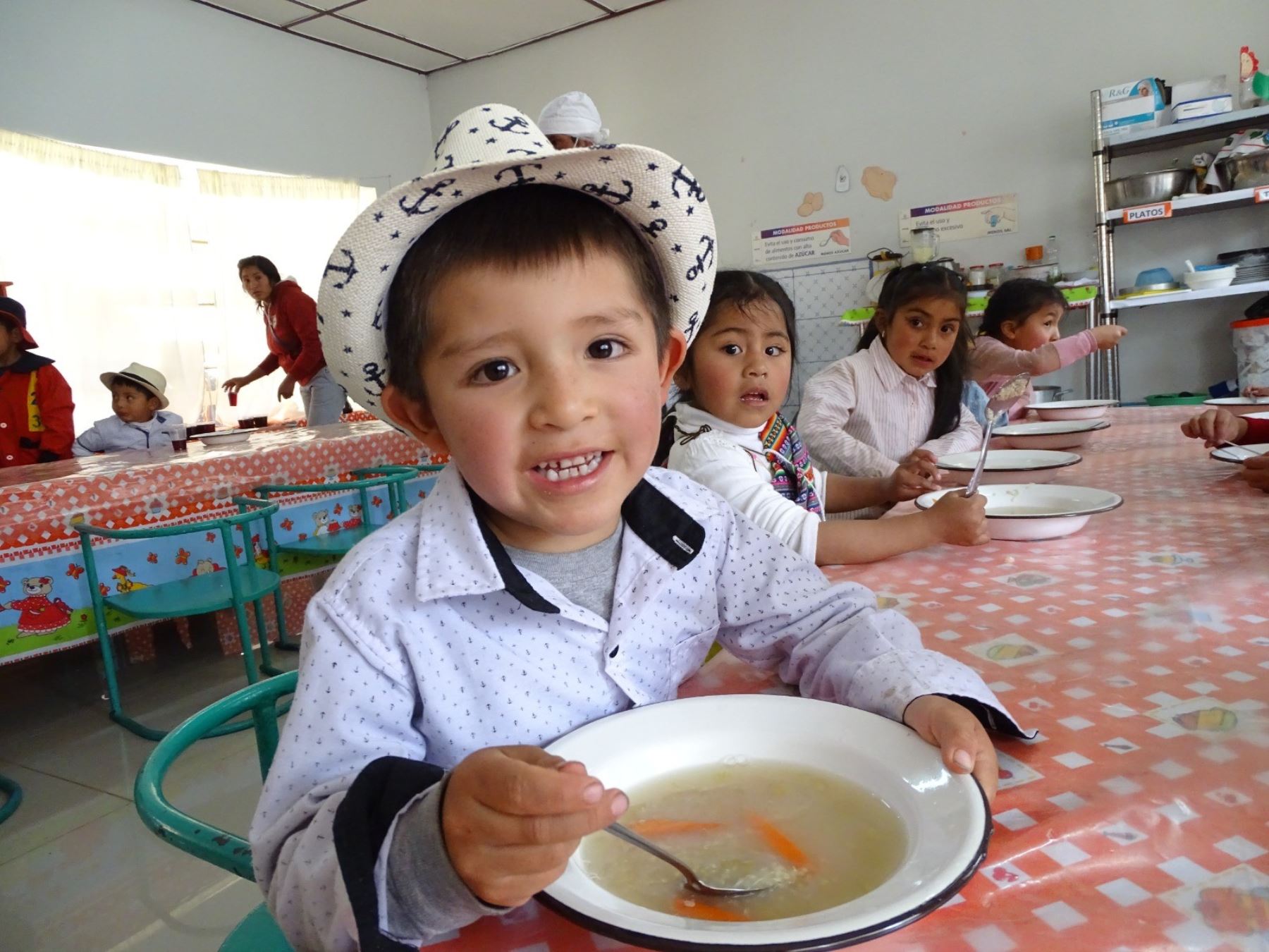 Estudiantes del distrito de Masma, ubicado en la provincia de Jauja, región Junín, se beneficiarán con la inclusión de papa nativa y carne de cuy en los desayunos escolares que reciben del programa Qali Warma. Foto: ANDINA/difusión.