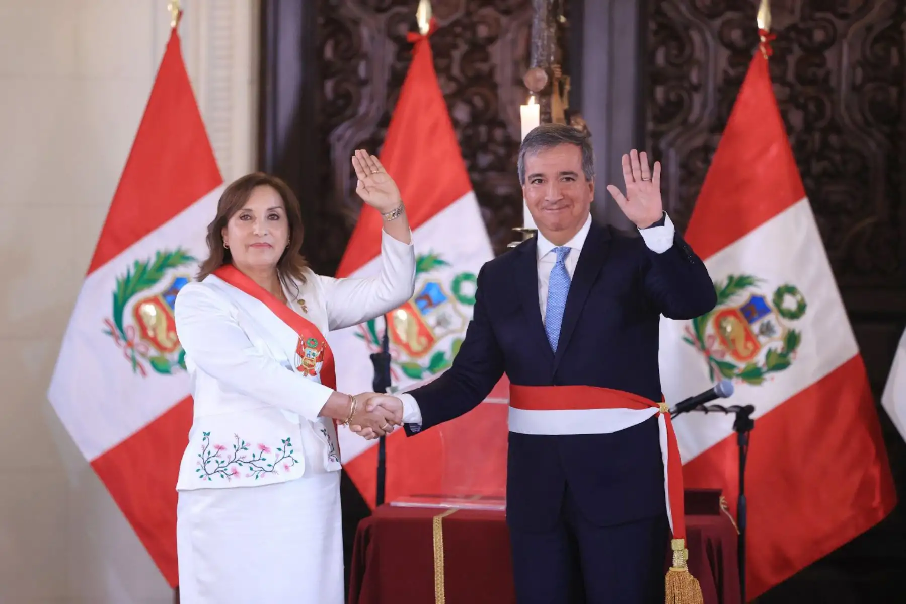 La presidenta de la República, Dina Boluarte, tomó juramento a Raúl Pérez Reyes como nuevo titular del Ministerio  de Transportes y Comunicaciones (MTC), en ceremonia realizada hoy en la Sala Eléspuru de Palacio de Gobierno. Foto: ANDINA/ Prensa Presidencia