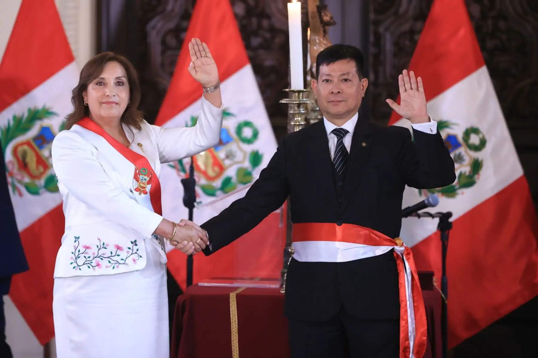 La presidenta de la República, Dina Boluarte, tomó juramento a Eduardo Melchor Arana Ysa como nuevo ministro de Justicia y Derechos Humanos en una ceremonia en la Sala Eléspuru de Palacio de Gobierno.
 Foto: ANDINA/ Prensa Presidencia