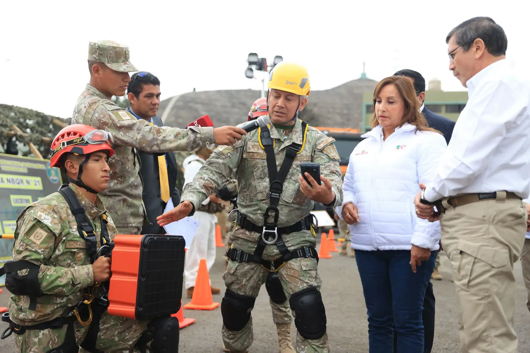 Presidenta Dina Boluarte participa en la presentación de vehículos de ingeniería para hacer frente a los efectos del fenómeno El Niño. Foto: ANDINA/Prensa Presidencia
