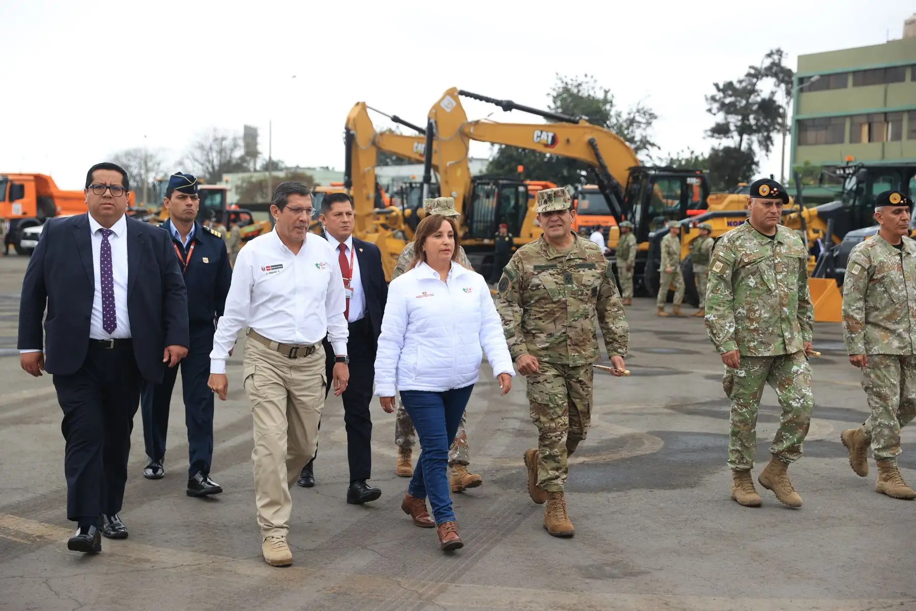 Presidenta Dina Boluarte participa en la presentación de vehículos de ingeniería para hacer frente a los efectos del fenómeno El Niño. Foto: ANDINA/Prensa Presidencia