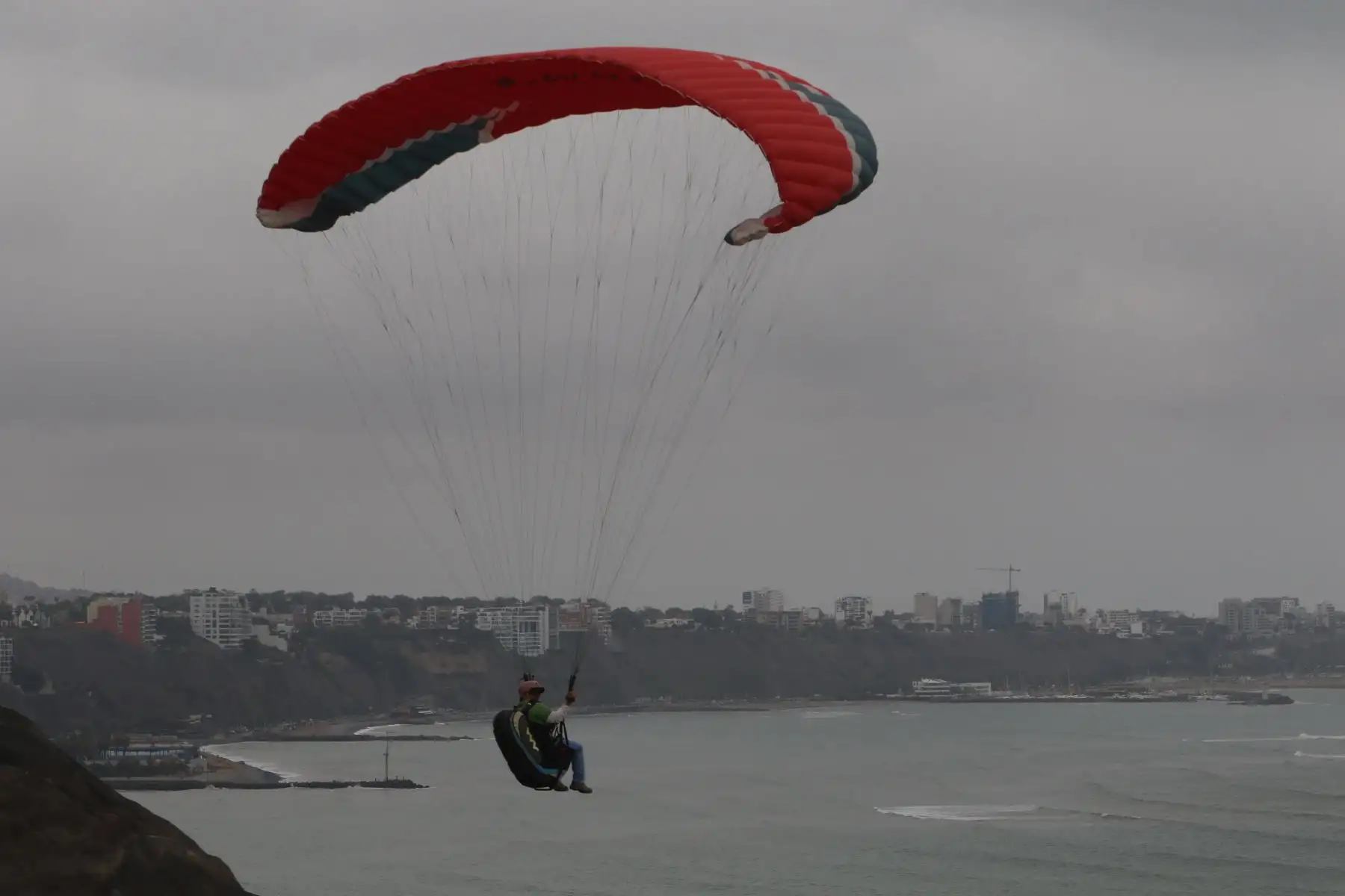 La Municipalidad de Miraflores anuncia reinicio de actividades de Parapente deportivo monoplaza en el distrito.Foto:ANDINA/Hector Vinces.
