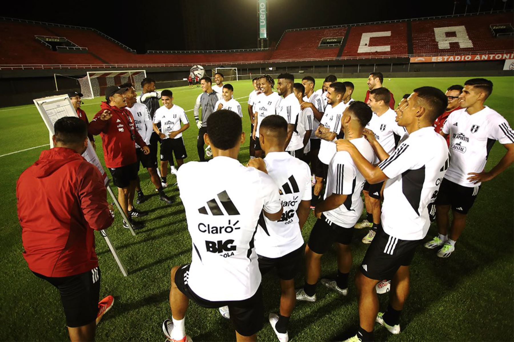 Entrenamiento de la selección peruana, en la víspera del choque con Paraguay. Foto: INTERNET/Medios